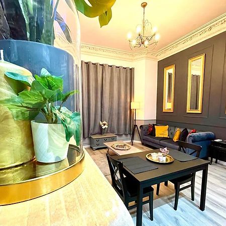 Adeamstays Provides Beautiful Centrally Located 1 And 2 Bed Apartments On Liverpools Boulevard Kültér fotó