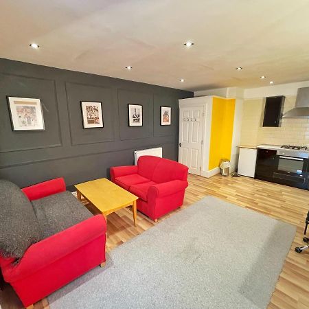 Adeamstays Provides Beautiful Centrally Located 1 And 2 Bed Apartments On Liverpools Boulevard Kültér fotó