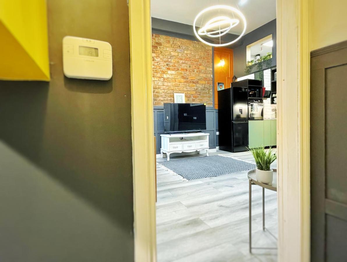 Adeamstays Provides Beautiful Centrally Located 1 And 2 Bed Apartments On Liverpools Boulevard Kültér fotó