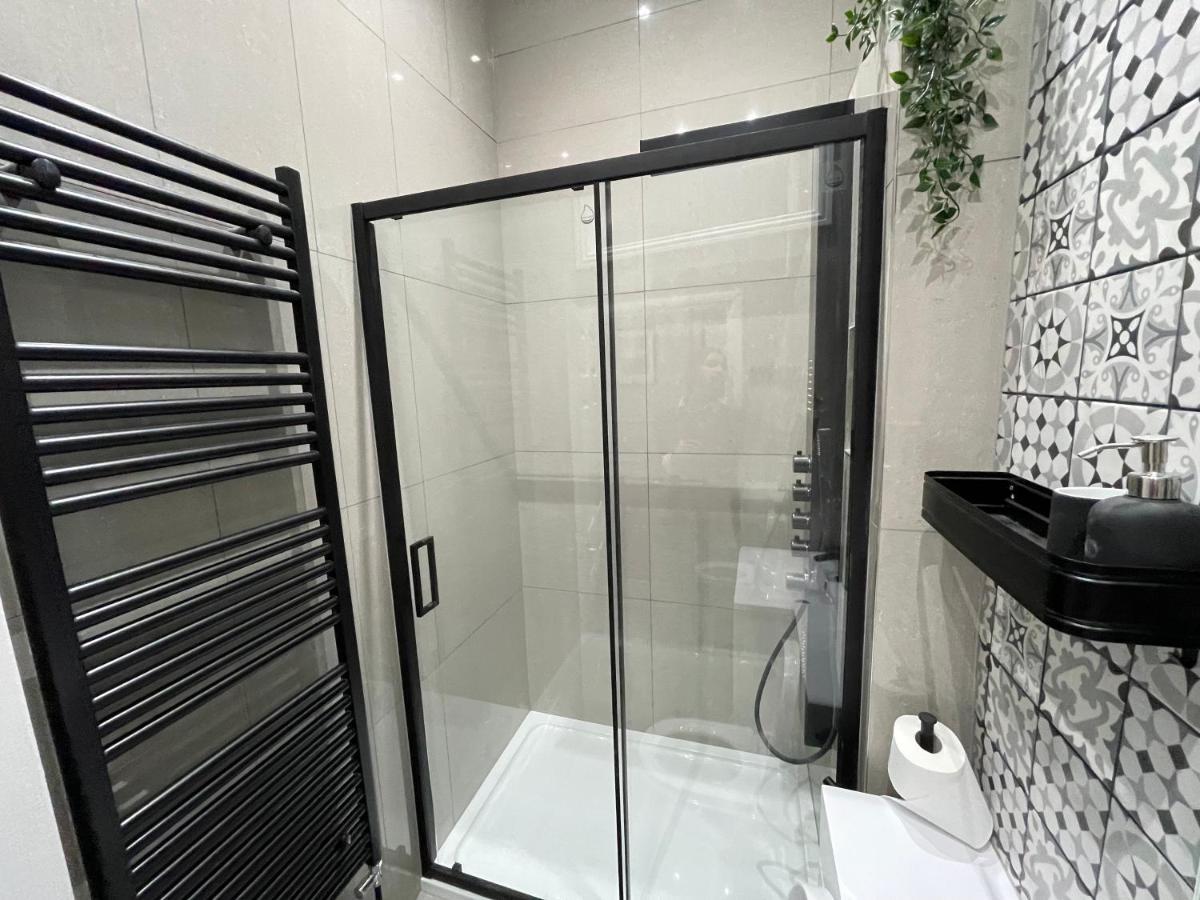 Adeamstays Provides Beautiful Centrally Located 1 And 2 Bed Apartments On Liverpools Boulevard Kültér fotó