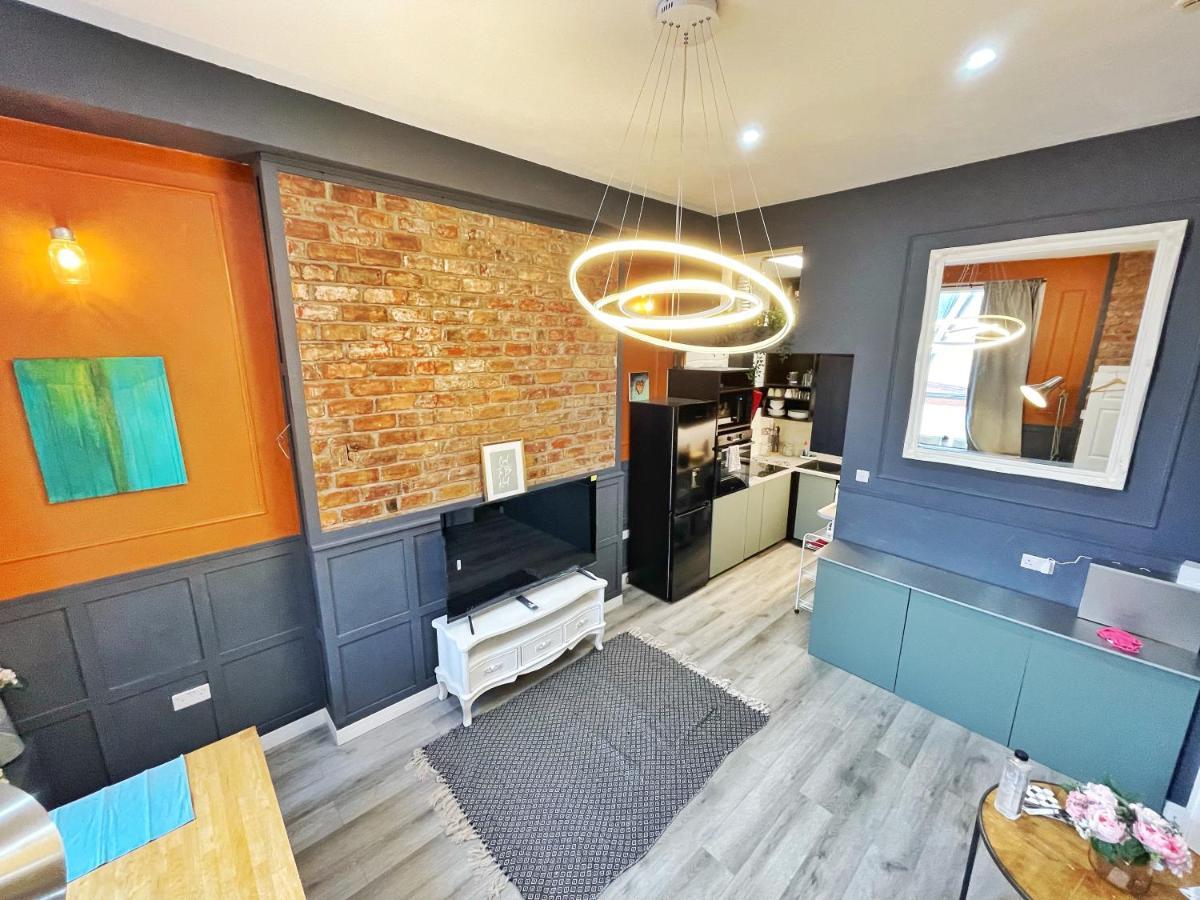 Adeamstays Provides Beautiful Centrally Located 1 And 2 Bed Apartments On Liverpools Boulevard Kültér fotó