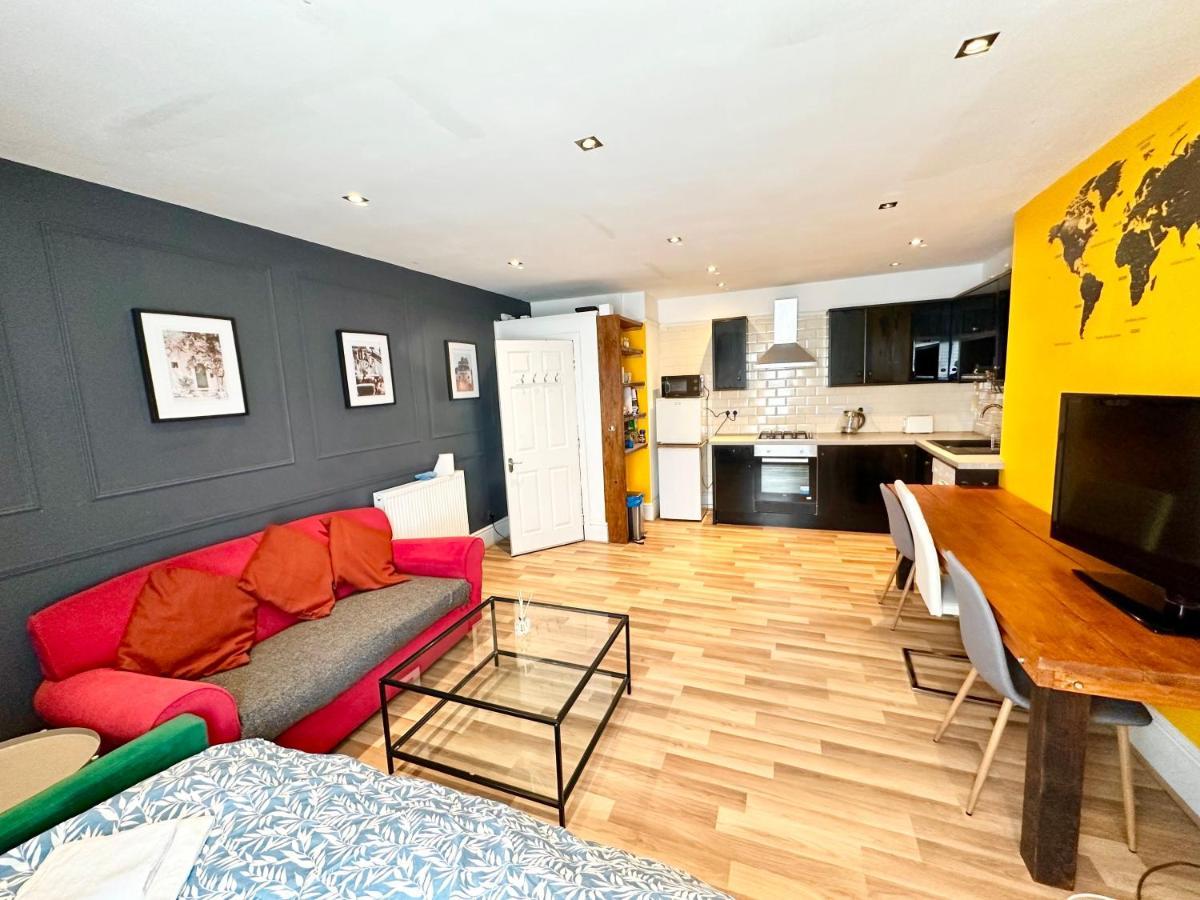 Adeamstays Provides Beautiful Centrally Located 1 And 2 Bed Apartments On Liverpools Boulevard Kültér fotó