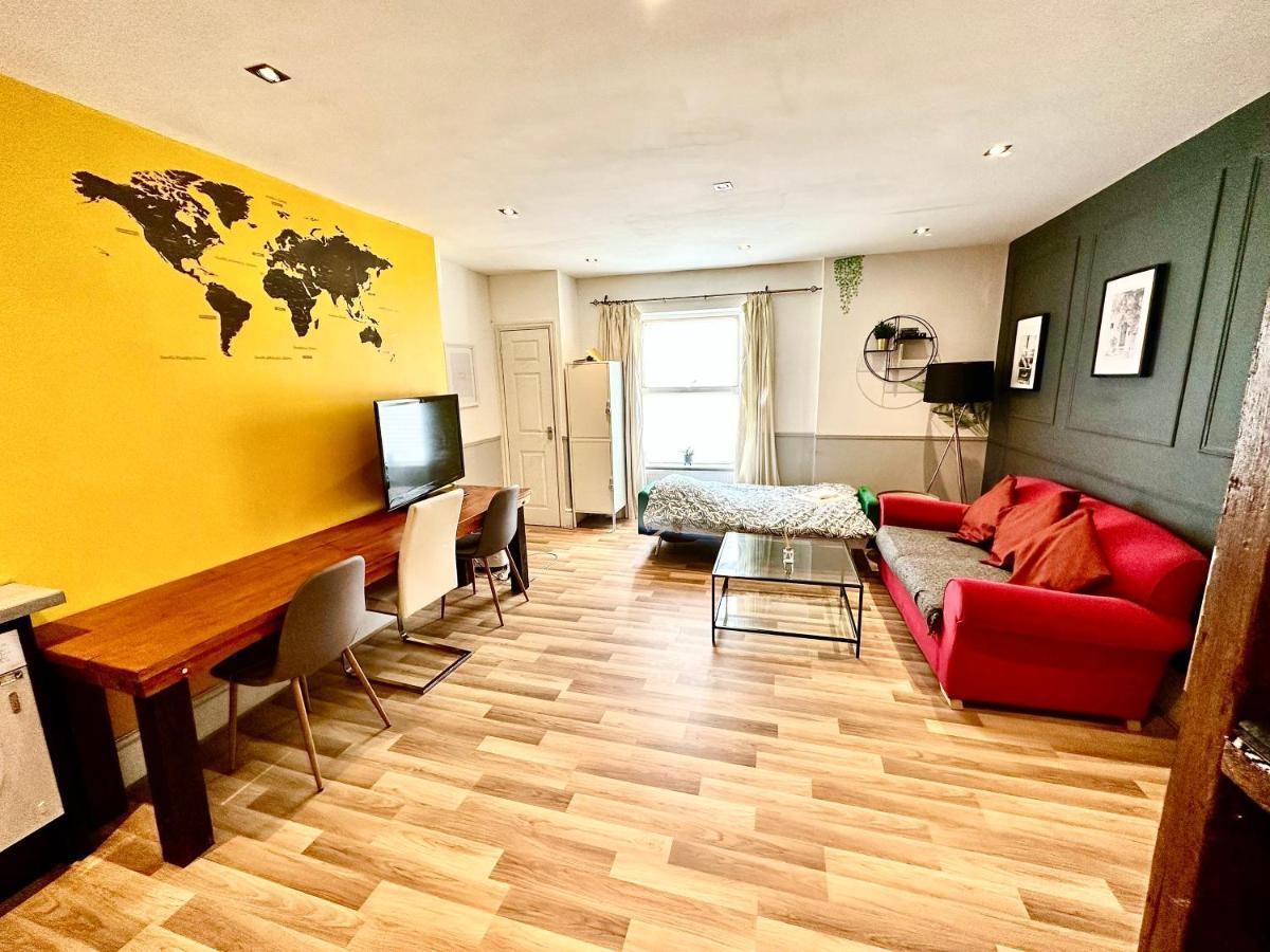 Adeamstays Provides Beautiful Centrally Located 1 And 2 Bed Apartments On Liverpools Boulevard Kültér fotó