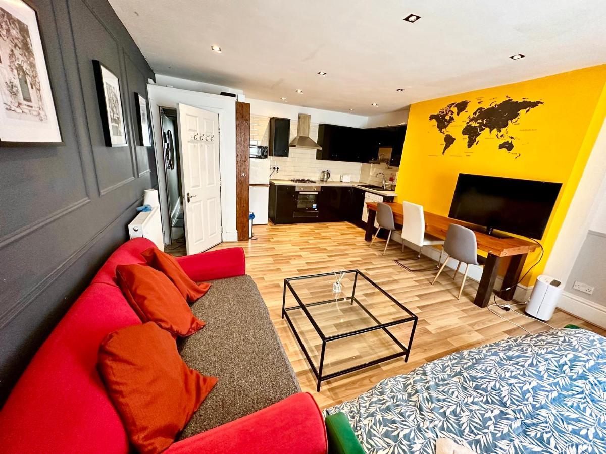 Adeamstays Provides Beautiful Centrally Located 1 And 2 Bed Apartments On Liverpools Boulevard Kültér fotó
