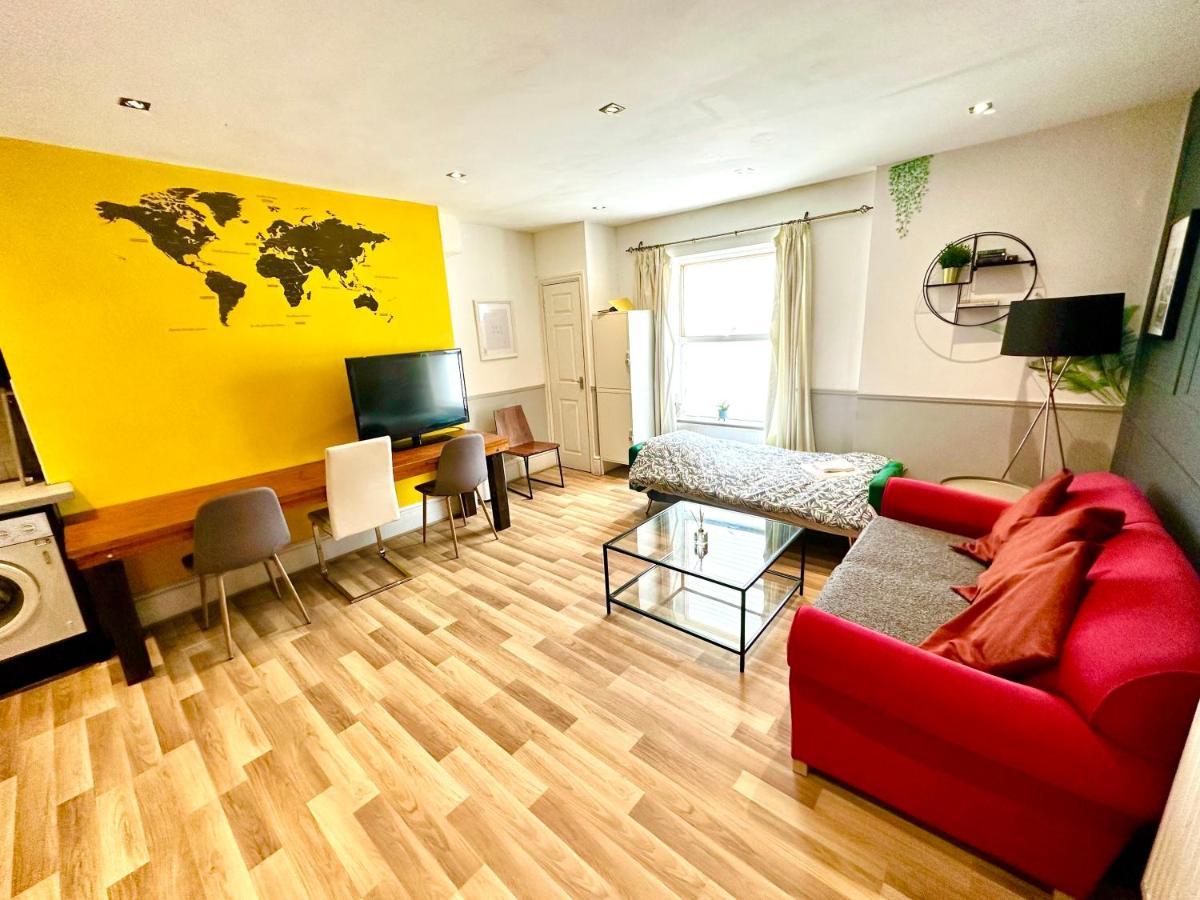Adeamstays Provides Beautiful Centrally Located 1 And 2 Bed Apartments On Liverpools Boulevard Kültér fotó
