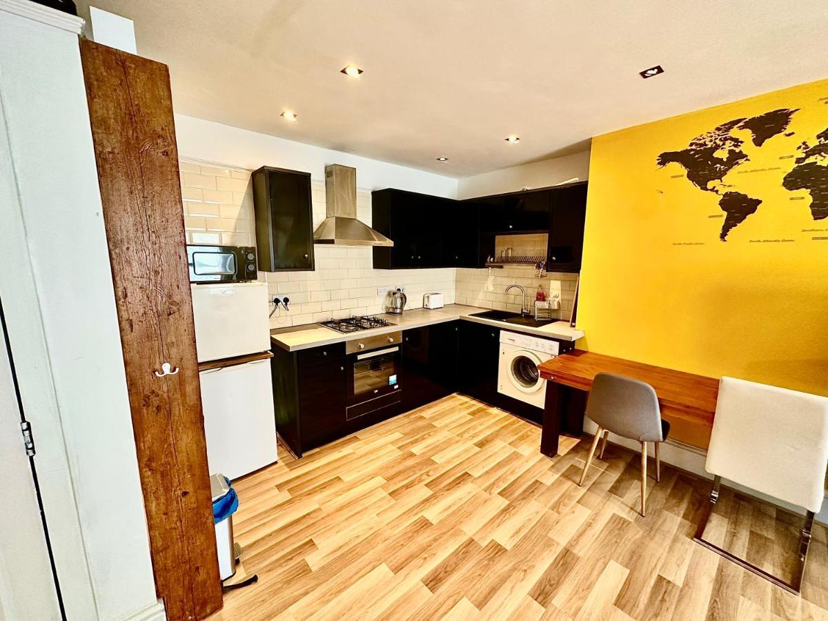 Adeamstays Provides Beautiful Centrally Located 1 And 2 Bed Apartments On Liverpools Boulevard Kültér fotó