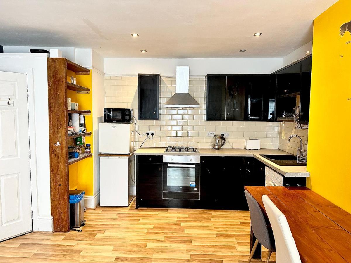 Adeamstays Provides Beautiful Centrally Located 1 And 2 Bed Apartments On Liverpools Boulevard Kültér fotó